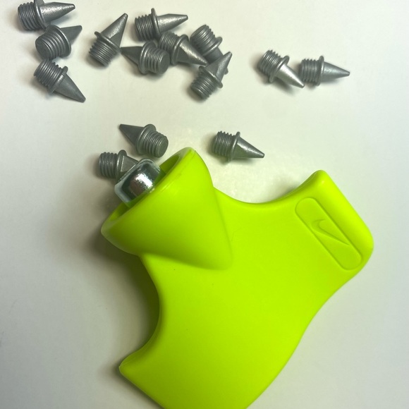 Nike Track and Field 14 Metal Spikes, Wrench Tool, Bag - Picture 6 of 6